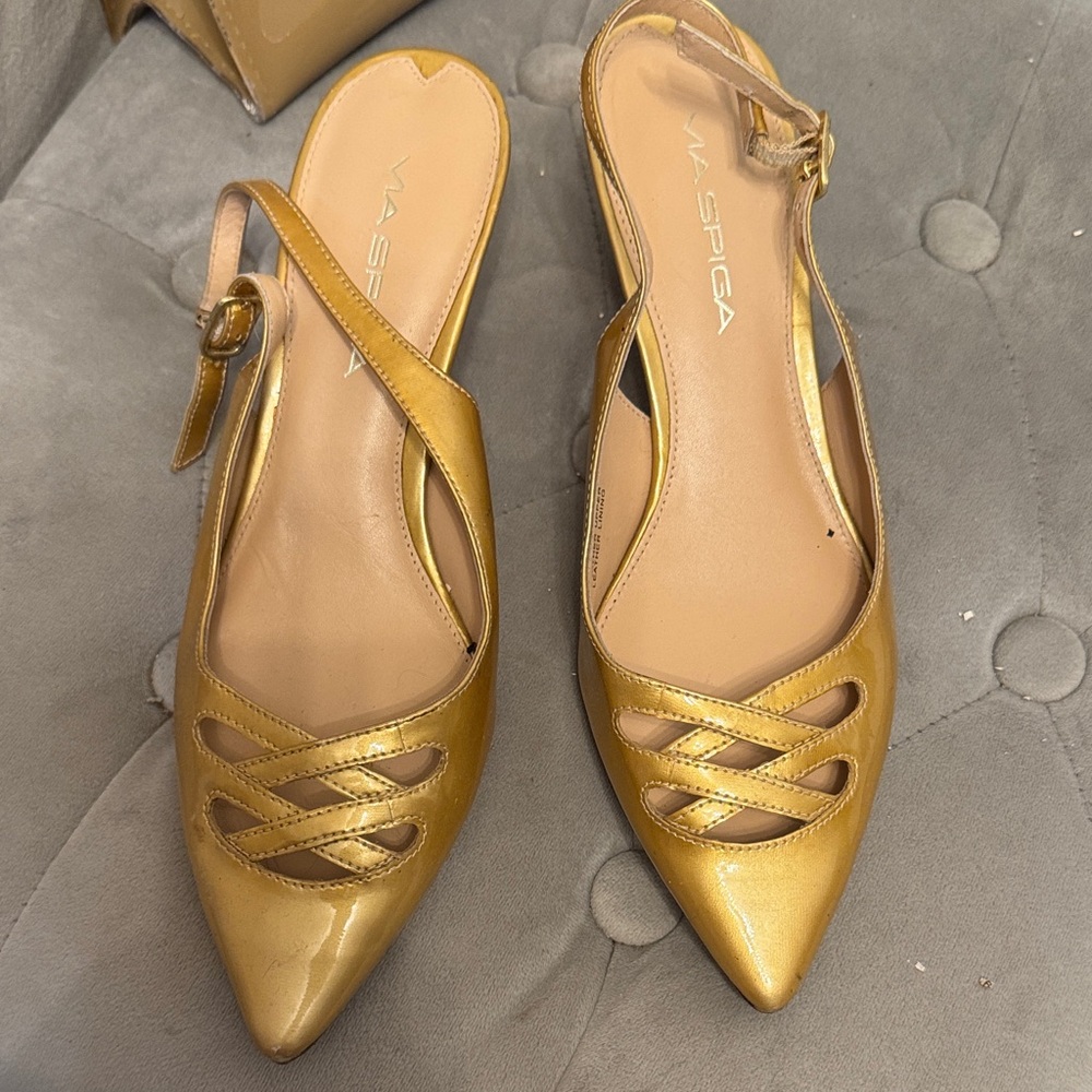 Via Spiga Gold Women's Flats with Cutout Design